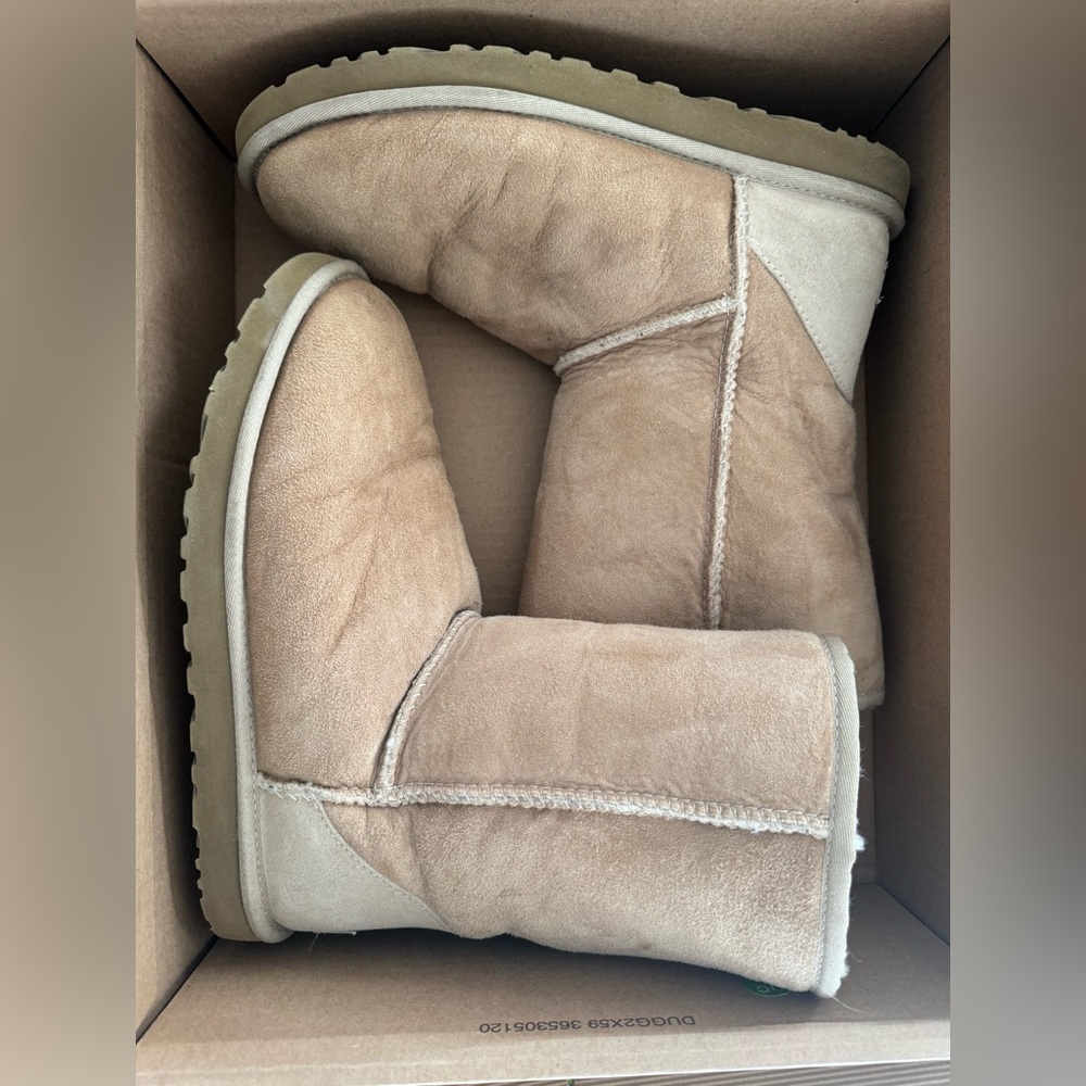 Ugg Classic Short Size: 9 Color: Sand